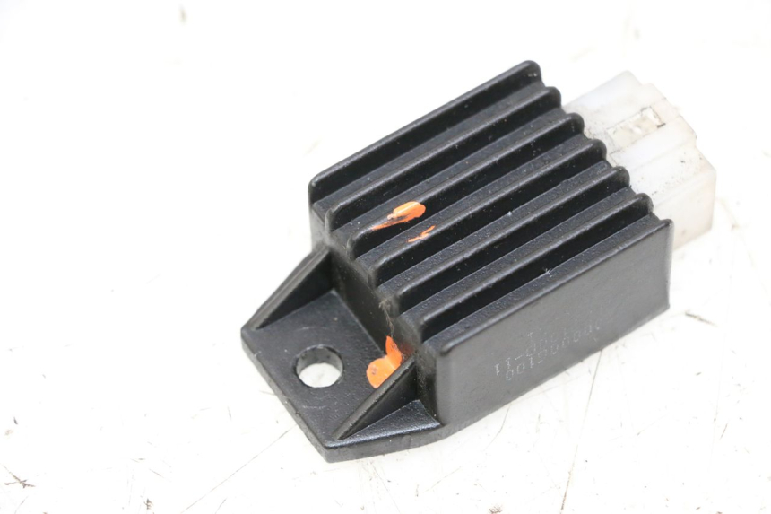 photo de REGULATEUR CHARGE PEUGEOT KISBEE 2T 50 (2010 - 2017) - Vue d’ensemble