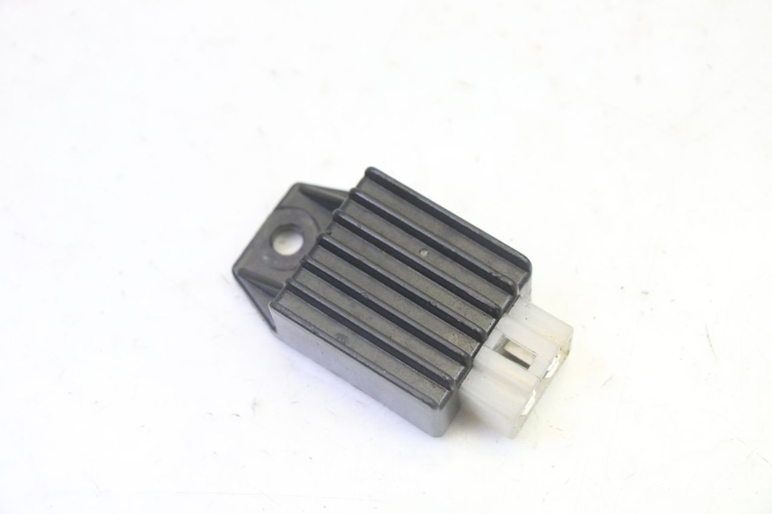 photo de REGULATEUR CHARGE PEUGEOT KISBEE 2T 50 (2010 - 2017) - Vue principale