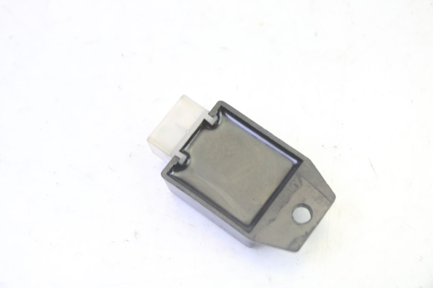 photo de REGULATEUR CHARGE PEUGEOT KISBEE 2T 50 (2010 - 2017) - Autre angle de vue