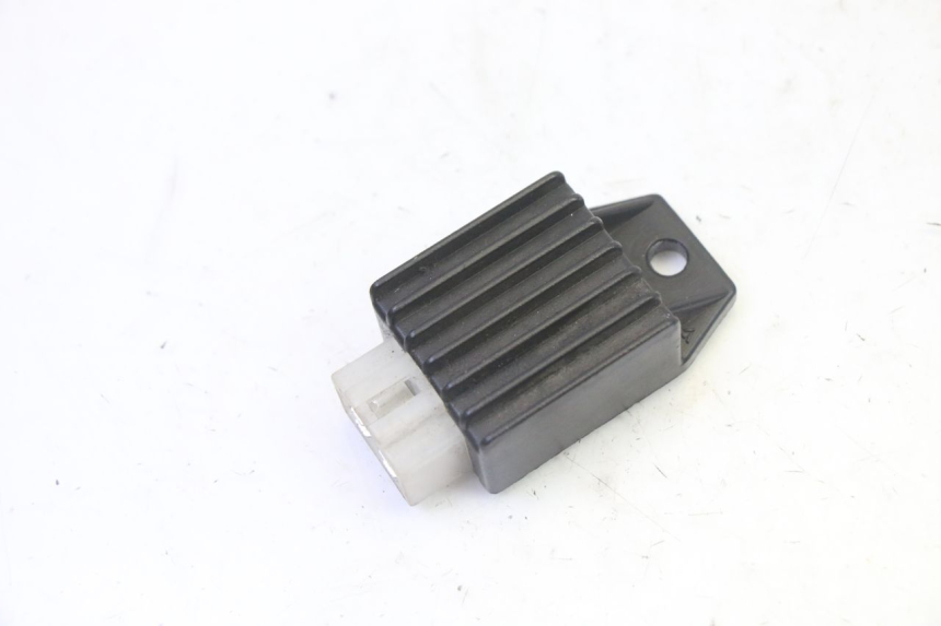 photo de REGULATEUR CHARGE PEUGEOT KISBEE 2T 50 (2010 - 2017) - Vue principale