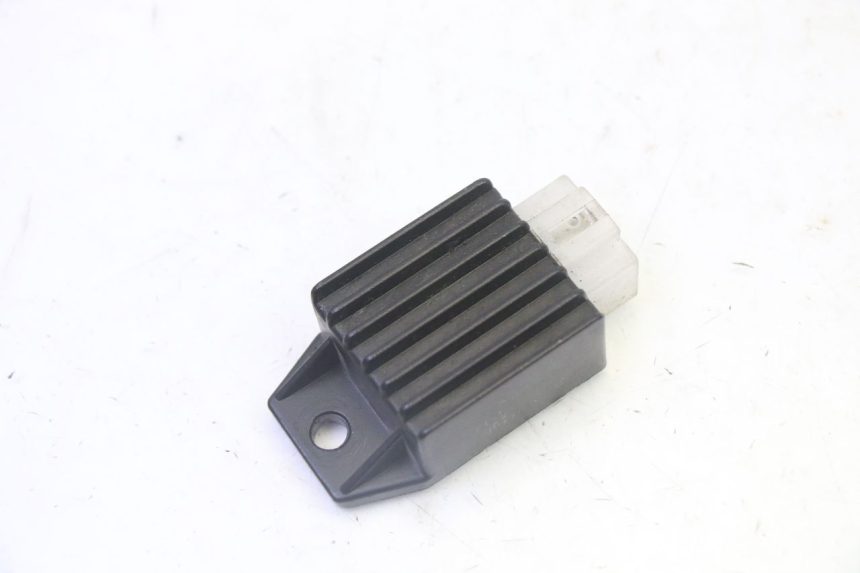 photo de REGULATEUR CHARGE PEUGEOT KISBEE 2T 50 (2010 - 2017) - Détail de la pièce