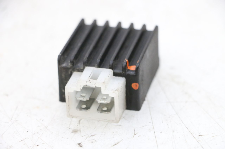 photo de REGULATEUR CHARGE PEUGEOT KISBEE 2T 50 (2010 - 2017) - Zoom état d’usage