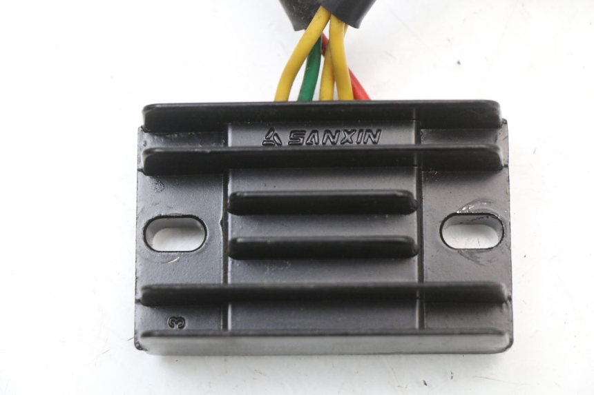 photo de RÉGULATEUR DE CHARGE PEUGEOT KISBEE 4T 50 (2018 - 2022) - Détail de la pièce