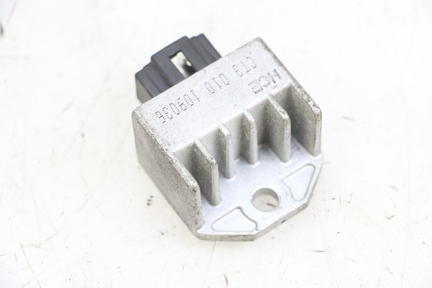 photo de REGULATEUR CHARGE PEUGEOT KISBEE 4T 50 (2010 - 2017) - Autre angle de vue