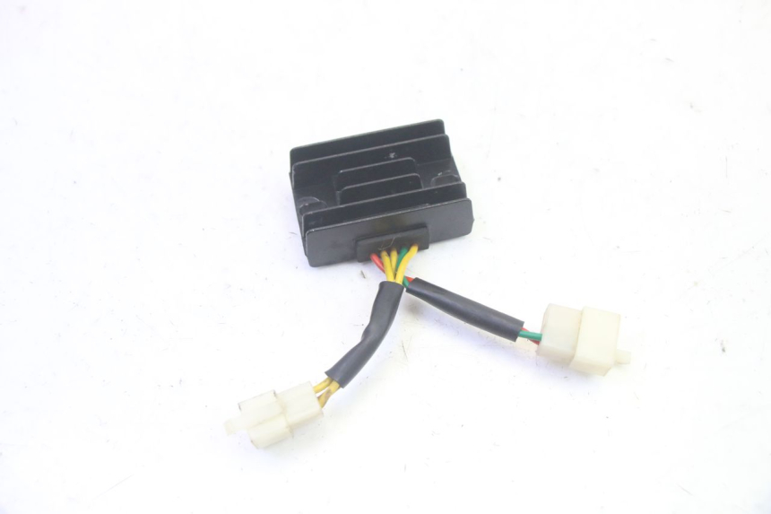 photo de RÉGULATEUR DE CHARGE PEUGEOT KISBEE 4T 50 (2018 - 2022) - Zoom état d’usage