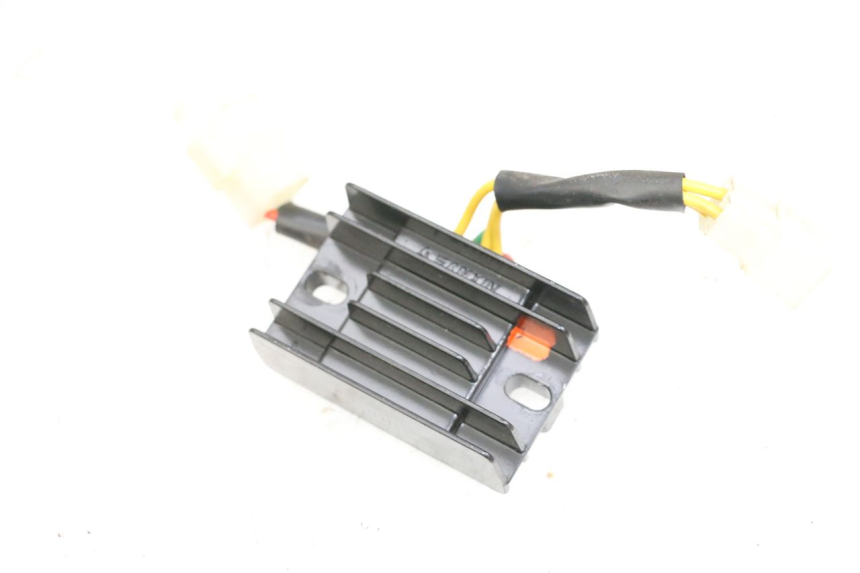 photo de RÉGULATEUR DE CHARGE PEUGEOT KISBEE 4T 50 (2018 - 2022) - Points de fixation