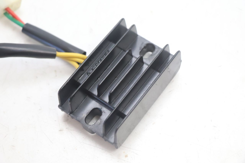 photo de RÉGULATEUR DE CHARGE PEUGEOT KISBEE 4T 50 (2018 - 2022) - Détail de la pièce