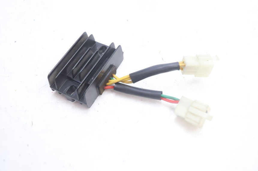 photo de RÉGULATEUR DE CHARGE PEUGEOT KISBEE 4T 50 (2018 - 2022) - Zoom état d’usage