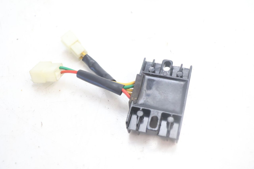 photo de RÉGULATEUR DE CHARGE PEUGEOT KISBEE 4T 50 (2018 - 2022) - Autre angle de vue