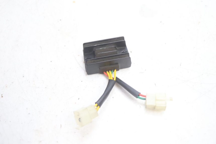 photo de RÉGULATEUR DE CHARGE PEUGEOT KISBEE 4T 50 (2018 - 2022) - Détail de la pièce