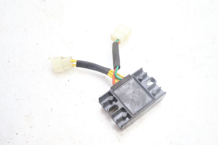 photo de RÉGULATEUR DE CHARGE PEUGEOT KISBEE 4T 50 (2018 - 2022) - Zoom état d’usage