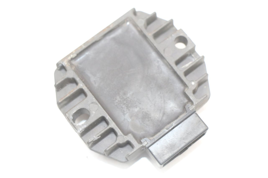 photo de REGULATEUR CHARGE RENAULT KOURANOS 125 (2001 - 2004) - Gros plan technique