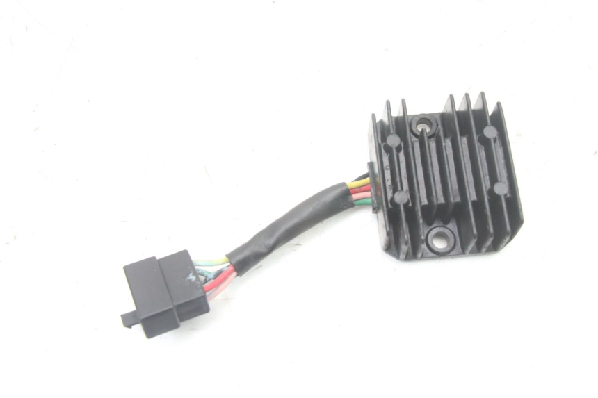 photo de REGULATEUR CHARGE KYMCO PEOPLE S 125 (2000 - 2008) - Détail de la pièce