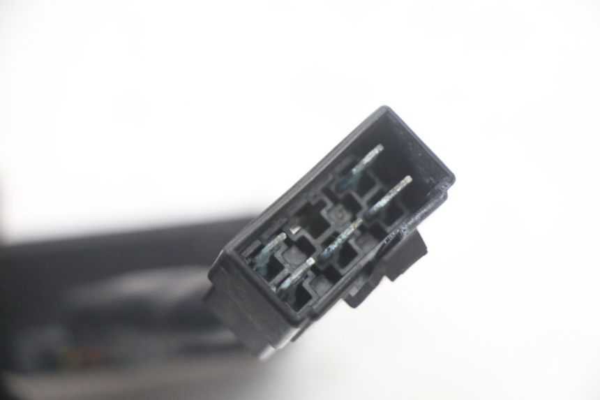 photo de REGULATEUR CHARGE KYMCO PEOPLE S 125 (2000 - 2008) - Autre angle de vue