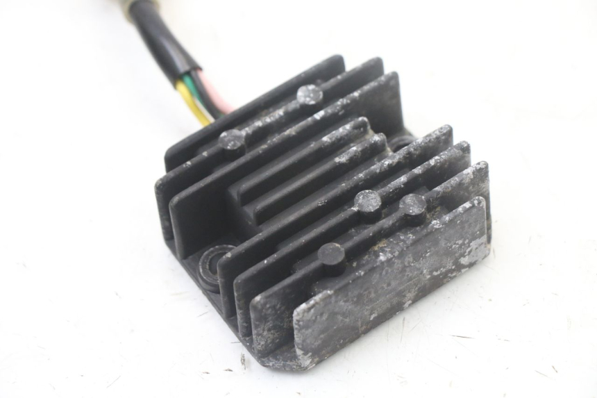 photo de REGULATEUR CHARGE KYMCO STRYKER OFF ROAD 125 (1999 - 2005) - Zoom état d’usage