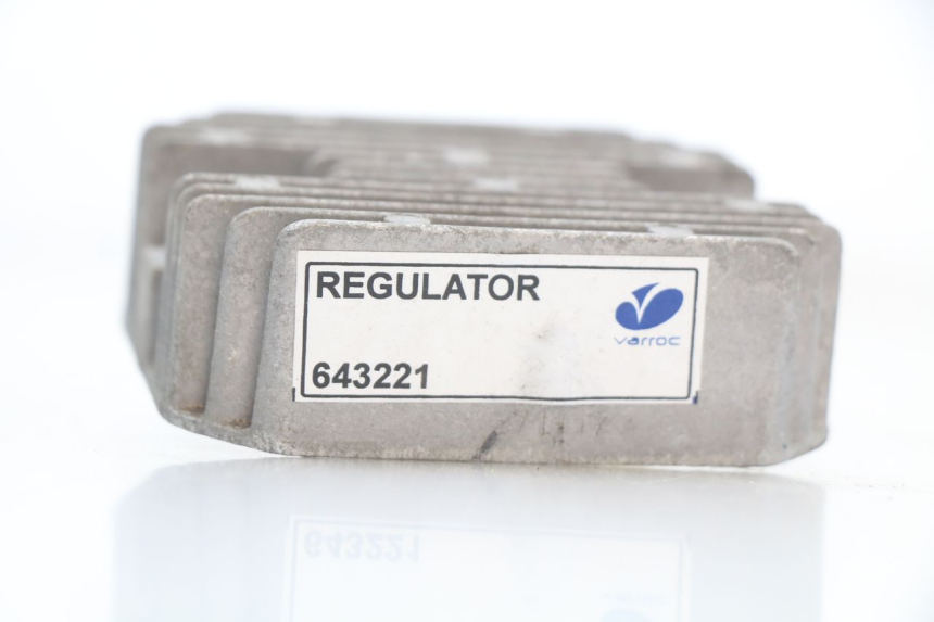 photo de REGULATEUR CHARGE PIAGGIO LIBERTY 4T 50 (2018 - 2021) - Autre angle de vue