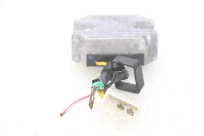 photo de REGULATEUR CHARGE PIAGGIO LIBERTY IGET 4T 50 (2015 - 2020) - Gros plan technique