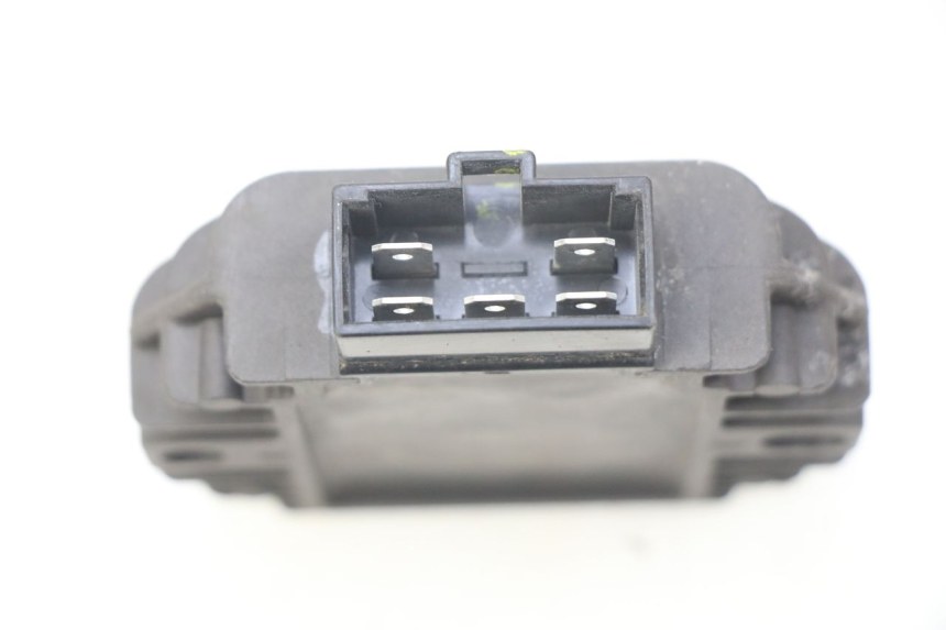 photo de REGULATEUR CHARGE PIAGGIO LIBERTY IGET S 125 (2016 - 2020) - Zoom état d’usage