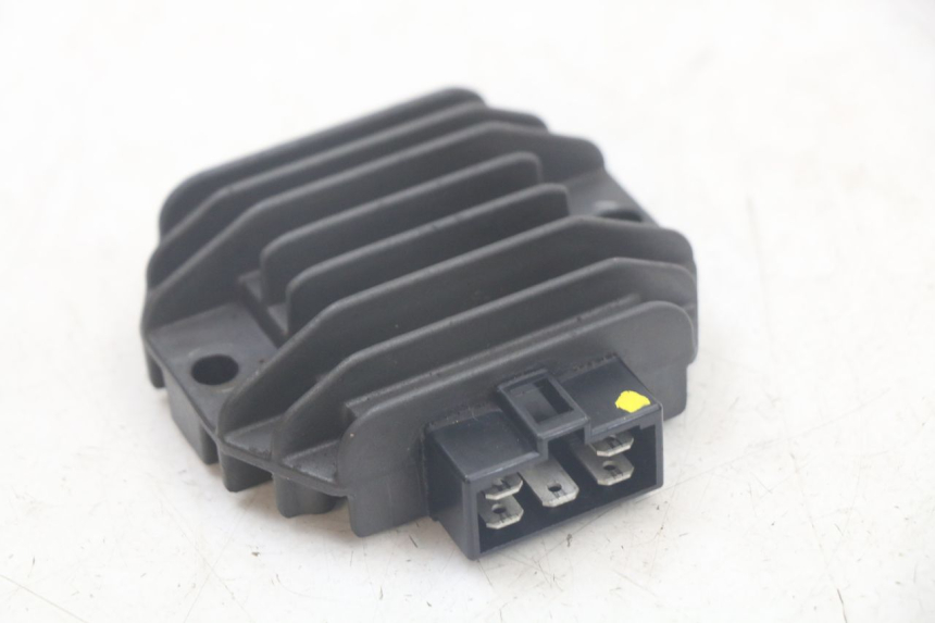 photo de REGULATEUR CHARGE PIAGGIO LIBERTY 125 (2009 - 2013) - Vue principale