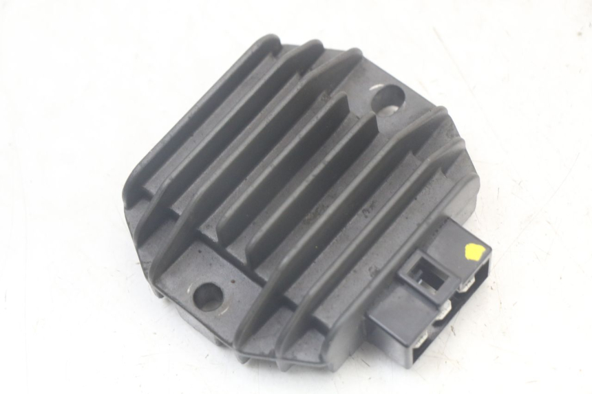 photo de REGULATEUR CHARGE PIAGGIO LIBERTY 125 (2009 - 2013) - Détail de la pièce