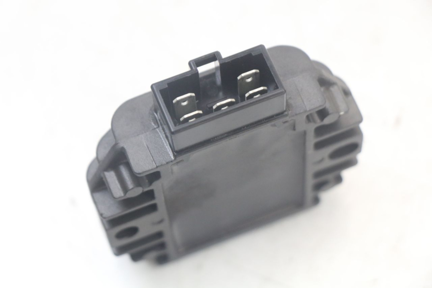 photo de REGULATEUR CHARGE PIAGGIO LIBERTY 125 (2009 - 2013) - Autre angle de vue