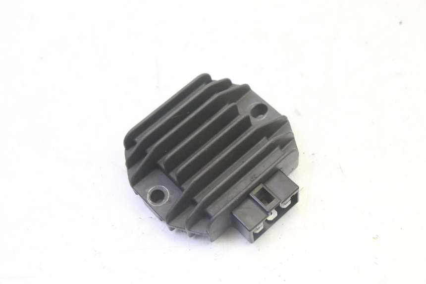 photo de REGULATEUR CHARGE PIAGGIO LIBERTY 125 (1998 - 2008) - Vue principale