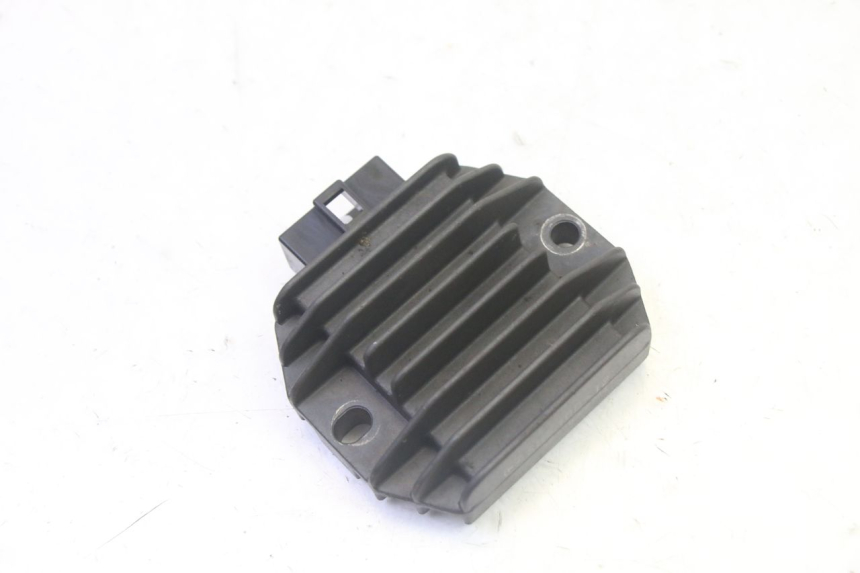 photo de REGULATEUR CHARGE PIAGGIO LIBERTY 125 (1998 - 2008) - Détail de la pièce