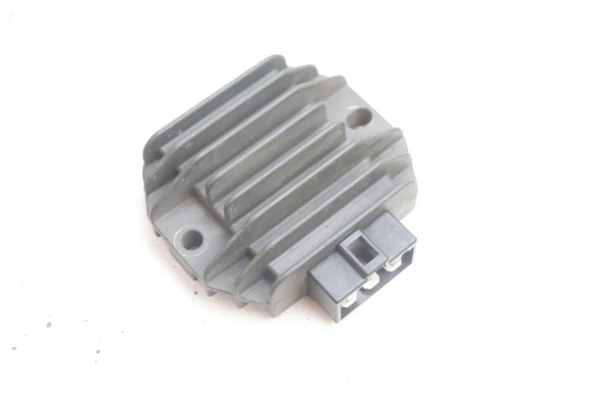 photo de REGULATEUR CHARGE PIAGGIO LIBERTY 125 (1998 - 2008) - Vue principale