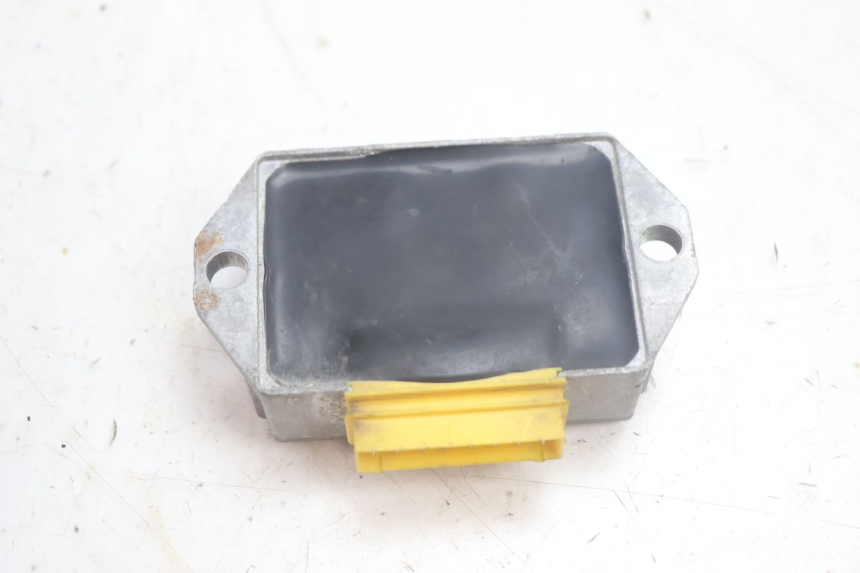 photo de REGULATEUR CHARGE PIAGGIO LIBERTY 50 (1998 - 2003) - Zoom état d’usage
