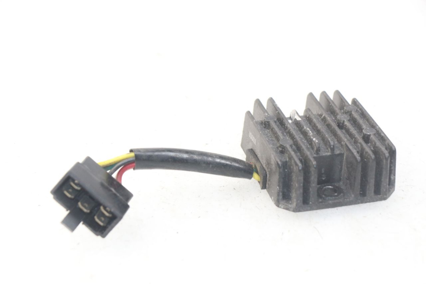 photo de REGULATEUR CHARGE KYMCO LIKE 4T 50 (2009 - 2018) - Autre angle de vue
