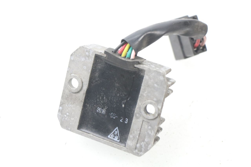 photo de REGULATEUR CHARGE KYMCO LIKE 125 (2009 - 2016) - Autre angle de vue