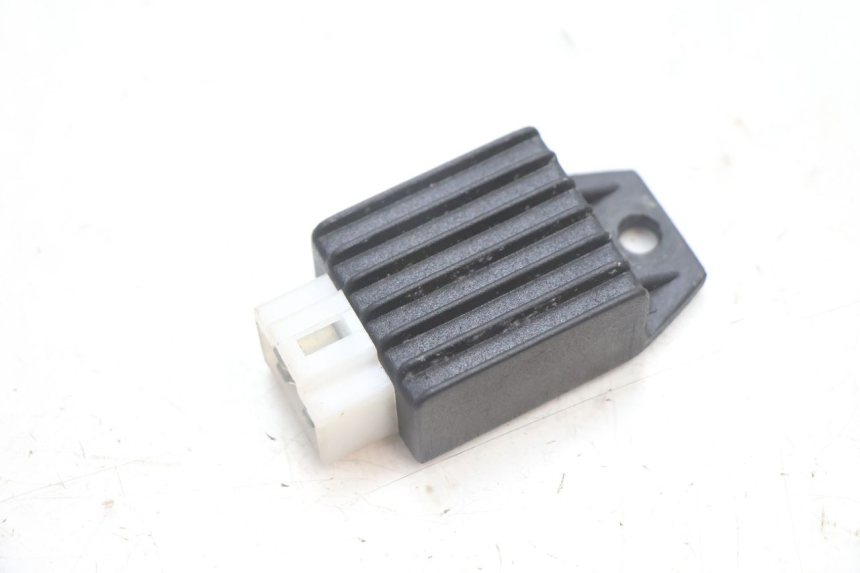 photo de REGULATEUR CHARGE LONGJIA LJ50QT 8M 2T 50 (2010 - 2017) - Vue principale