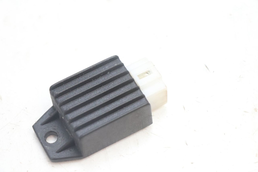 photo de REGULATEUR CHARGE LONGJIA LJ50QT 8M 2T 50 (2010 - 2017) - Détail de la pièce