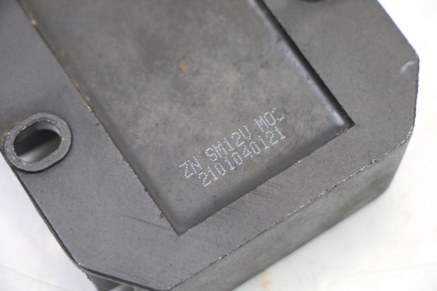 photo de REGULATEUR CHARGE LONGJIA SHARPY 125 (2020 - 2024) - Autre angle de vue