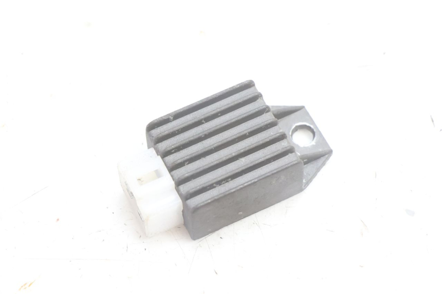 photo de REGULATEUR CHARGE PEUGEOT LUDIX BLASTER 50 (2006 - 2014) - Vue principale