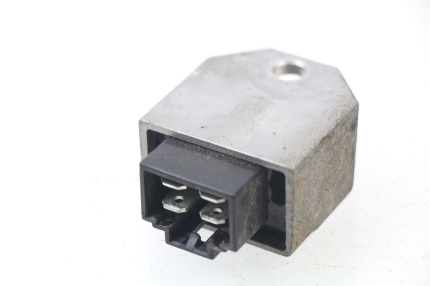 photo de REGULATEUR CHARGE PEUGEOT LUDIX 50 (2005 - 2007) - Autre angle de vue