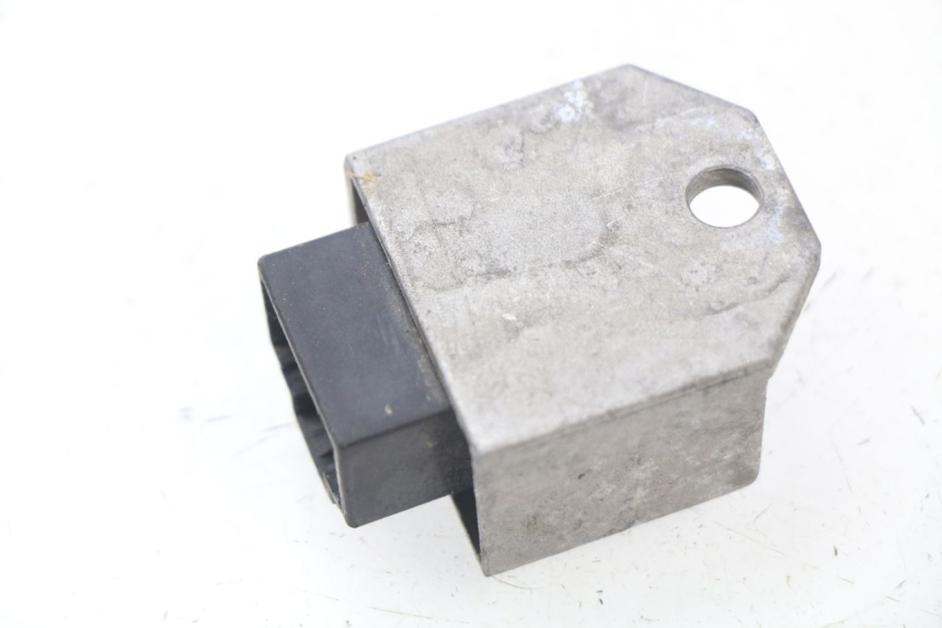 photo de REGULATEUR CHARGE PEUGEOT LUDIX 50 (2008 - 2017) - Détail de la pièce