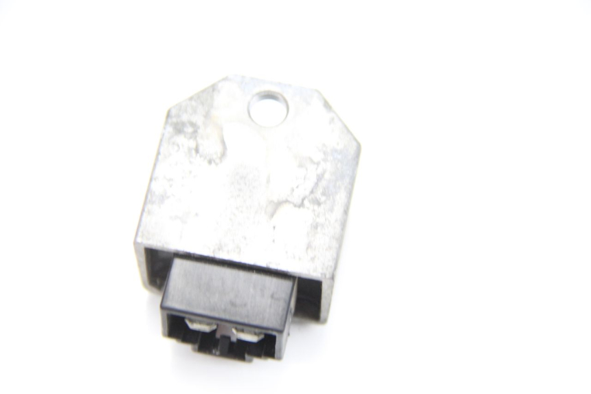 photo de REGULATEUR CHARGE PEUGEOT LUDIX 50 (2008 - 2017) - Gros plan technique