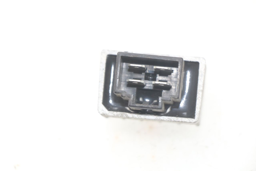 photo de REGULATEUR CHARGE PEUGEOT LUDIX 50 (2008 - 2017) - Détail de la pièce