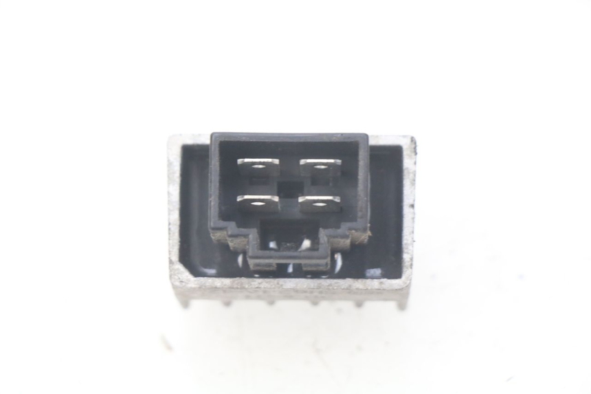 photo de REGULATEUR CHARGE PEUGEOT LUDIX 50 (2008 - 2017) - Détail de la pièce