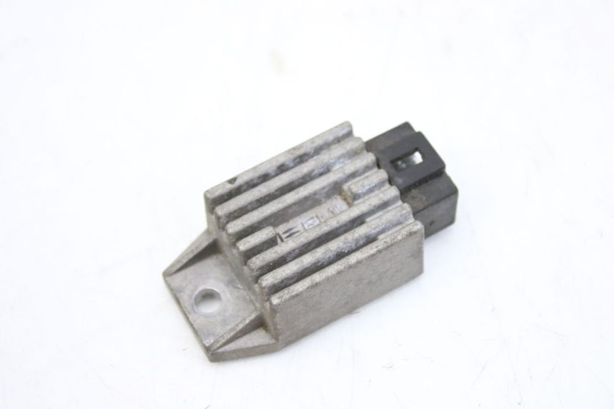 photo de REGULATEUR CHARGE PEUGEOT LUDIX 50 (2008 - 2017) - Détail de la pièce