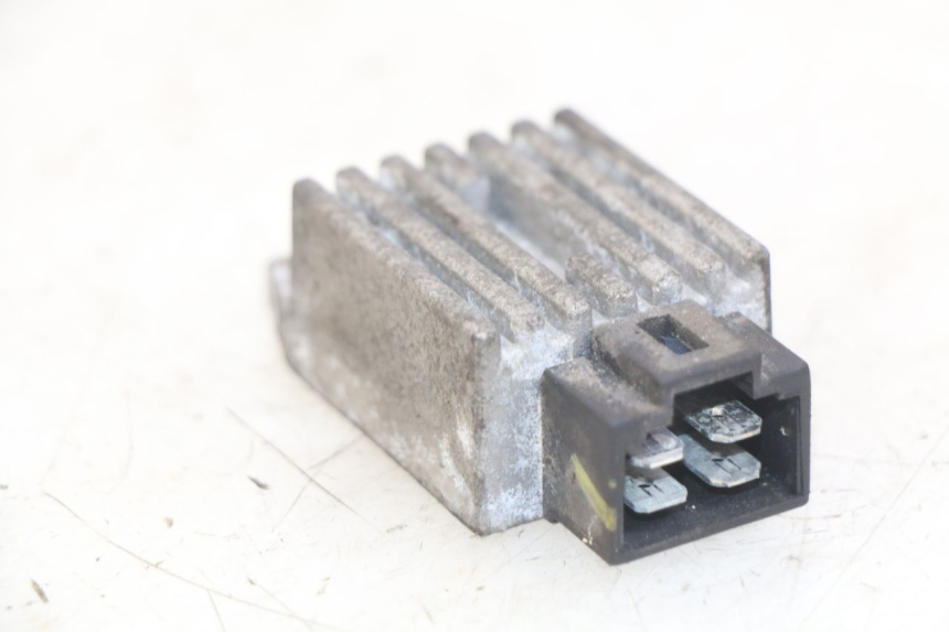 photo de REGULATEUR CHARGE PEUGEOT LUDIX 50 (2005 - 2007) - Zoom état d’usage