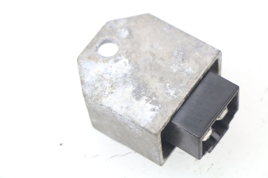 photo de REGULATEUR CHARGE PEUGEOT LUDIX ONE 50 (2004 - 2006) - Détail de la pièce