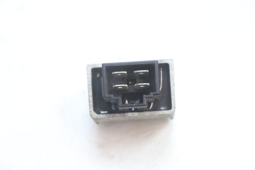 photo de REGULATEUR CHARGE PEUGEOT LUDIX ONE 50 (2004 - 2013) - Zoom état d’usage