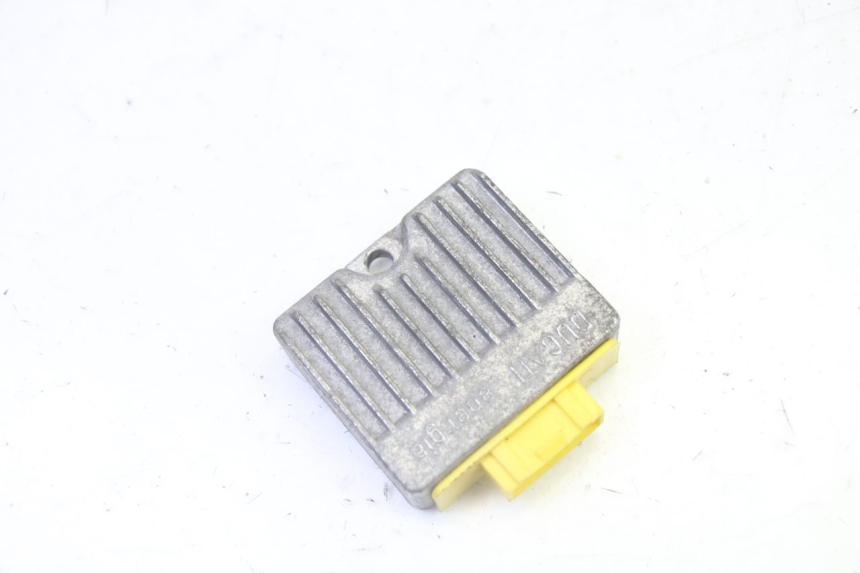 photo de REGULATEUR CHARGE PIAGGIO LXV 4T 50 (2009 - 2013) - Détail de la pièce