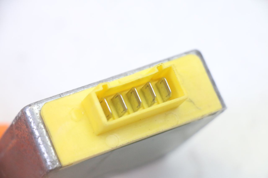 photo de REGULATEUR CHARGE PIAGGIO LXV 4T 50 (2009 - 2013) - Zoom état d’usage