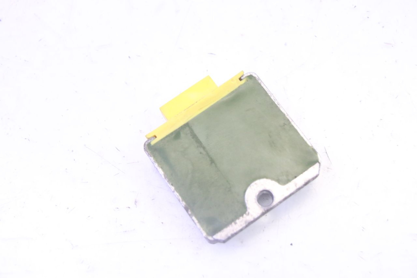 photo de REGULATEUR CHARGE PIAGGIO LXV 4T 50 (2009 - 2013) - Autre angle de vue