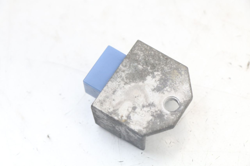 photo de REGULATEUR CHARGE MBK MACH G AC 50 (2002 - 2014) - Gros plan technique