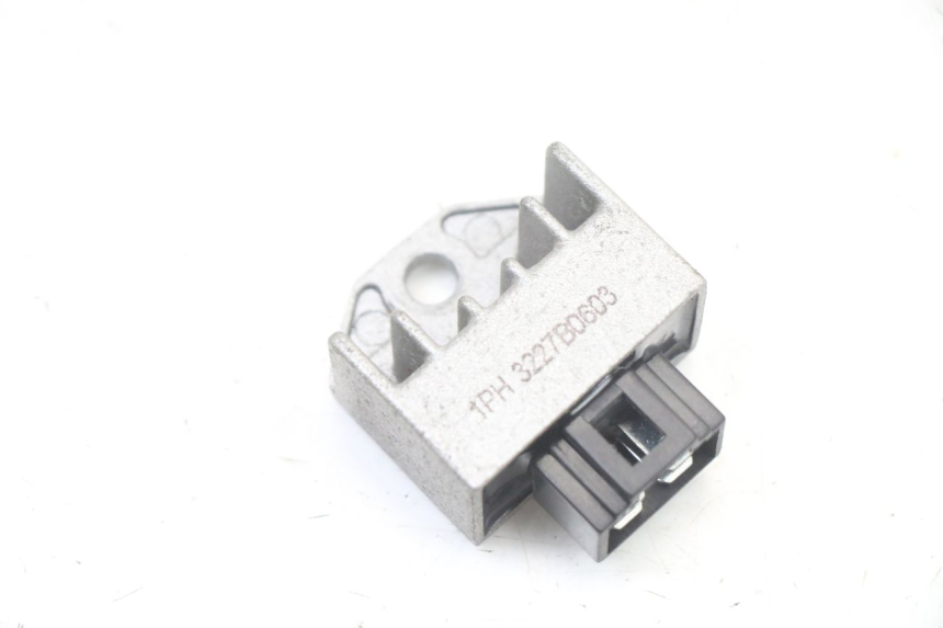 photo de REGULATEUR CHARGE MBK OVETTO ONE 2T 50 (2013 - 2017) - Vue principale