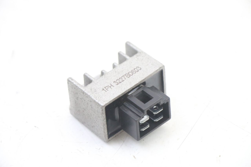 photo de REGULATEUR CHARGE MBK OVETTO ONE 2T 50 (2013 - 2017) - Détail de la pièce